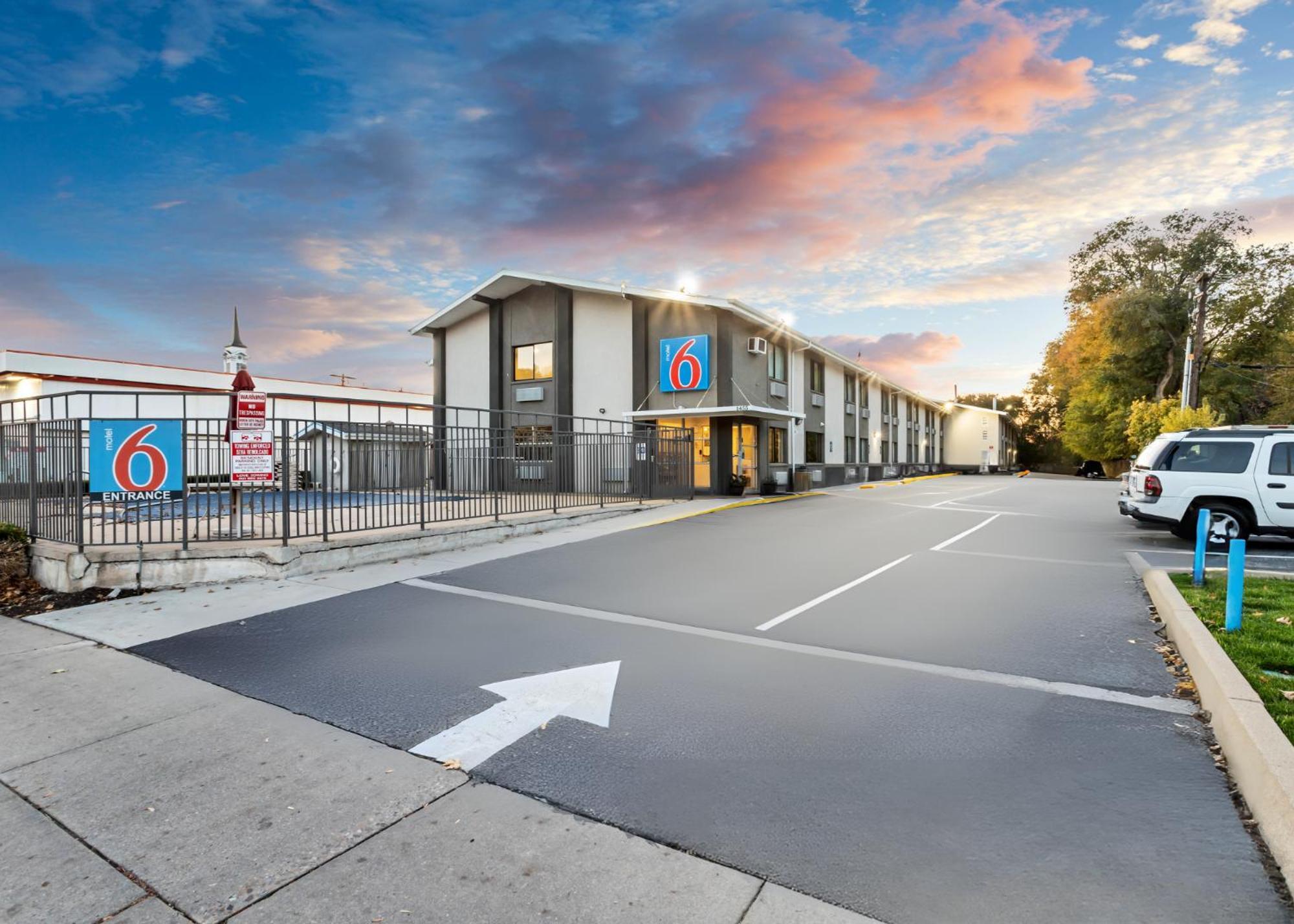 Motel 6 Ogden, Ut- Downtown Exterior photo