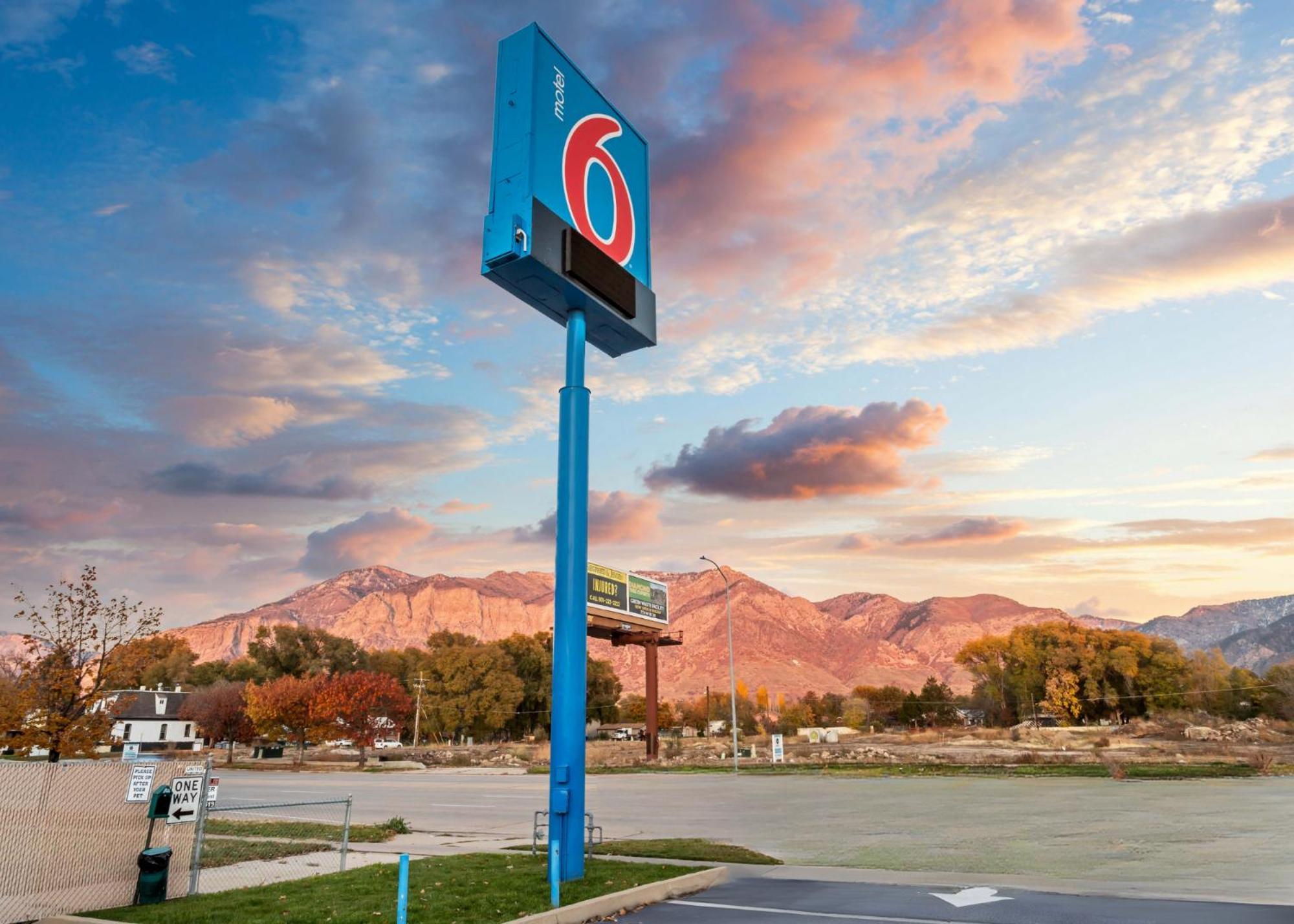 Motel 6 Ogden, Ut- Downtown Exterior photo